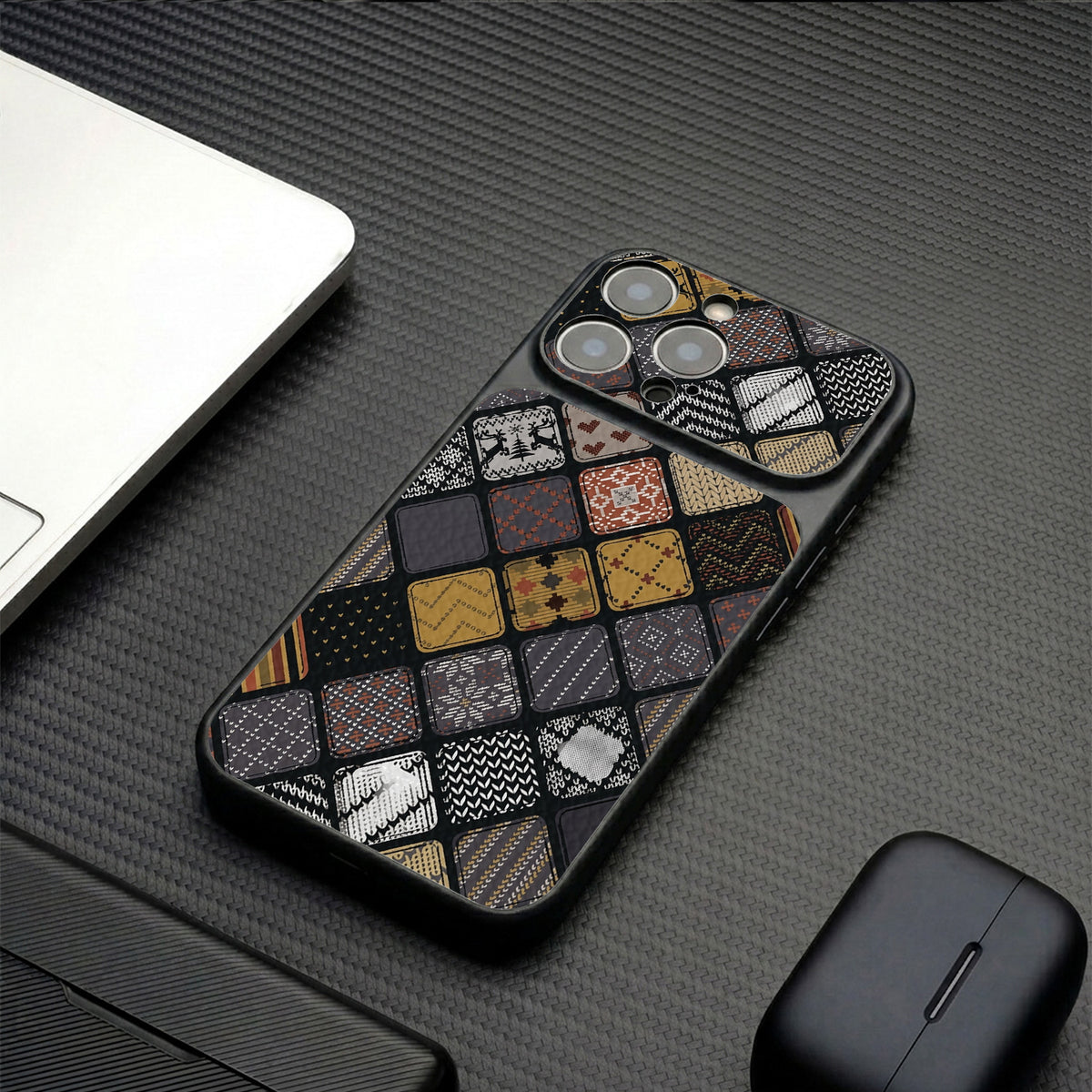 Square and diamond pattern Apple phone case