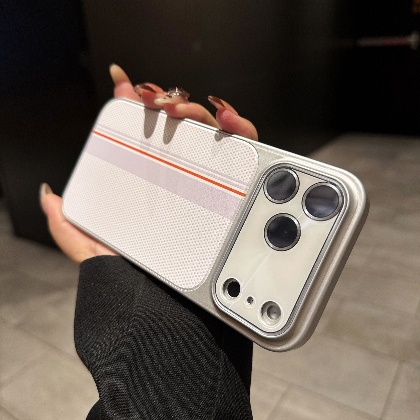 Bingkai Kanta Laser Bertekstur Sarung Telefon Apple