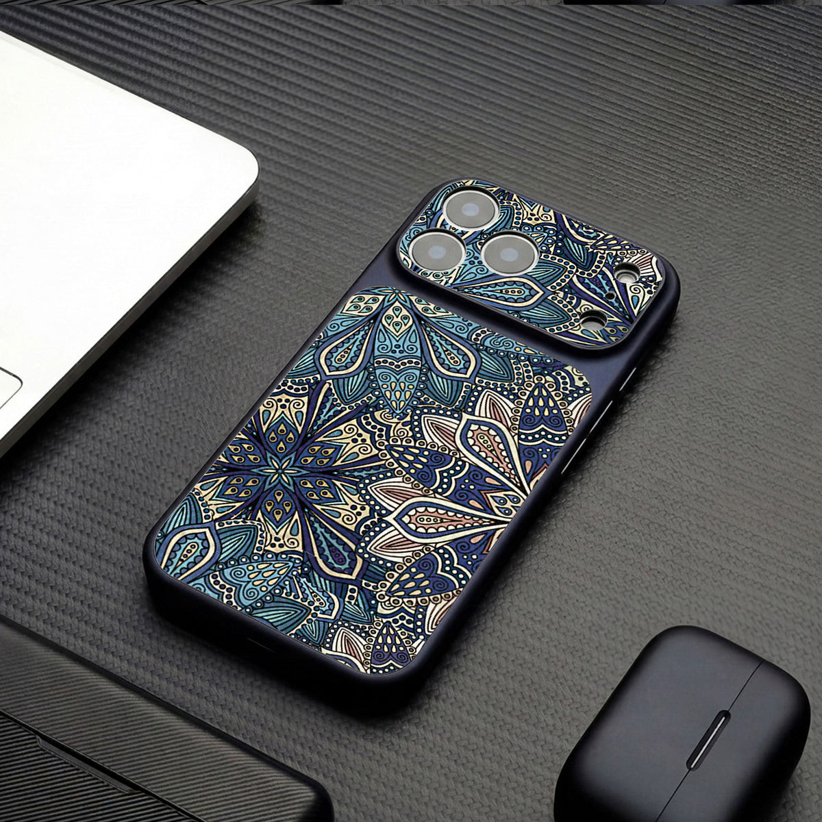 Diamond-patterned Apple phone case