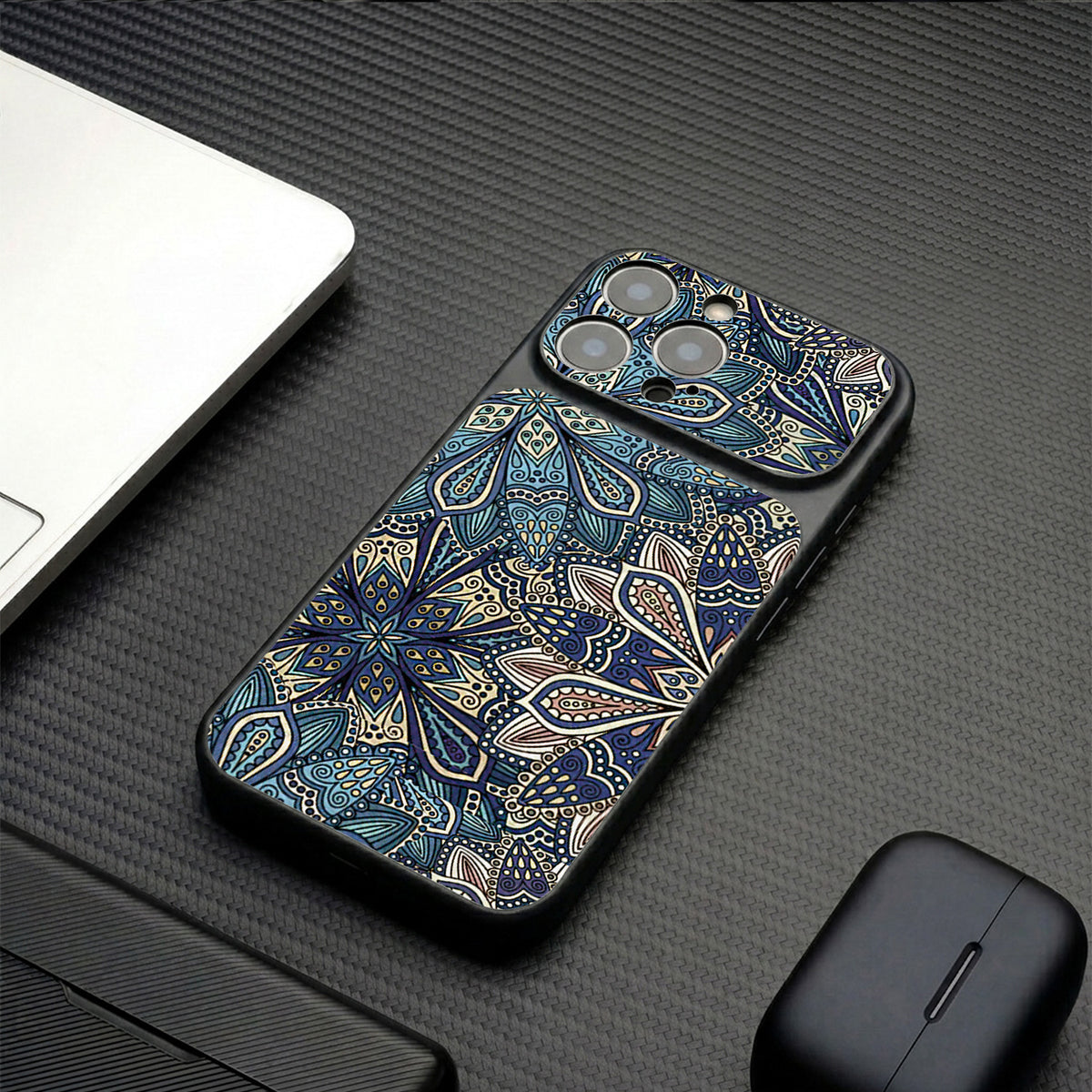 Diamond-patterned Apple phone case
