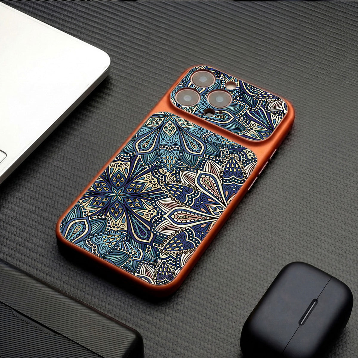 Diamond-patterned Apple phone case