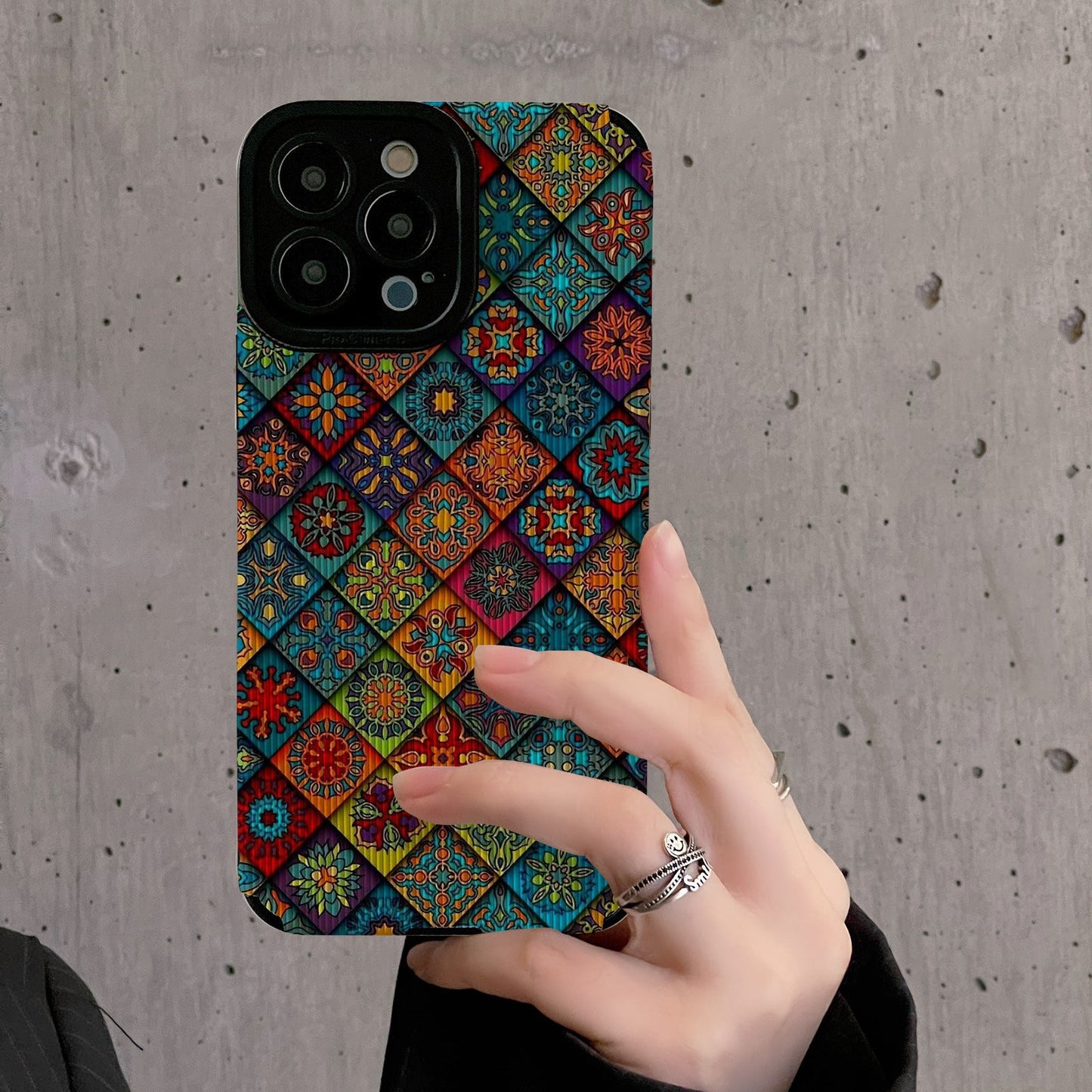 Diamond pattern totem Apple phone case