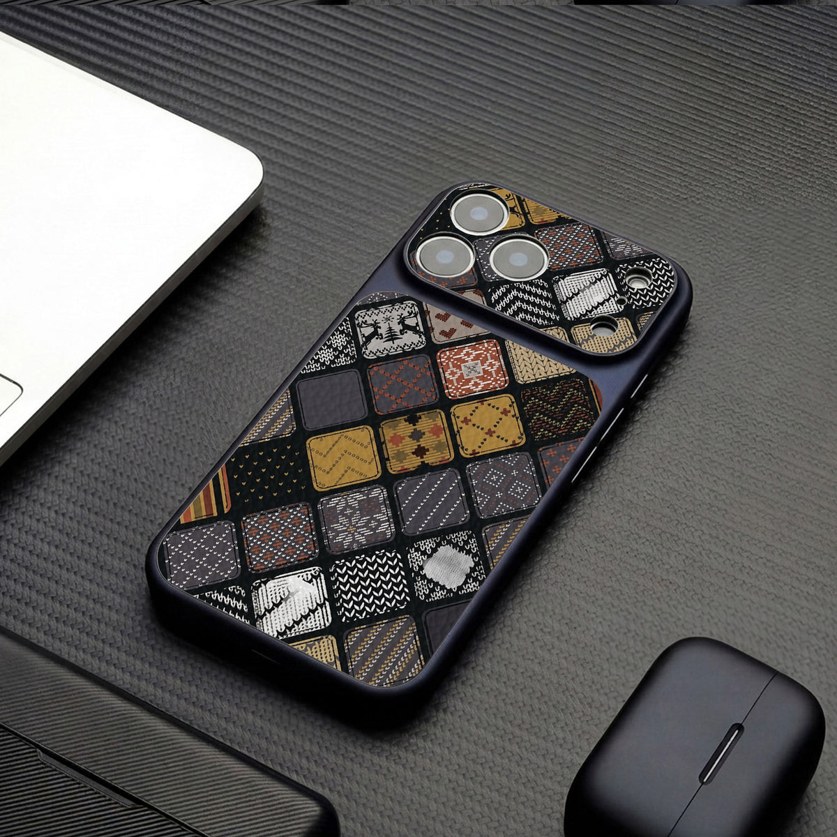 Square and diamond pattern Apple phone case
