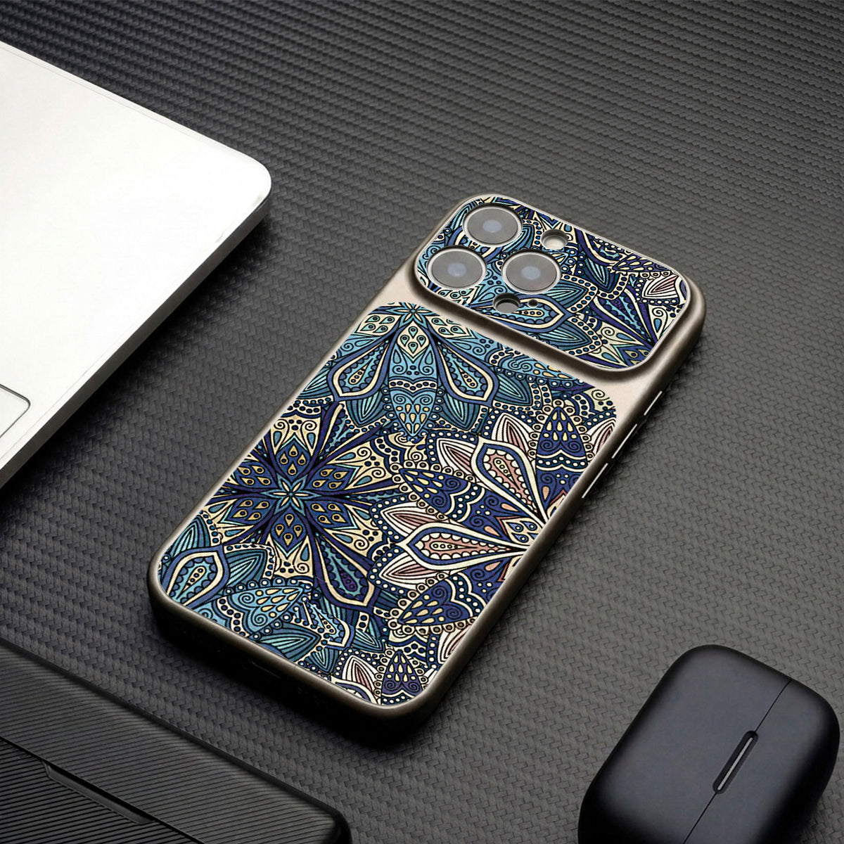 Diamond-patterned Apple phone case