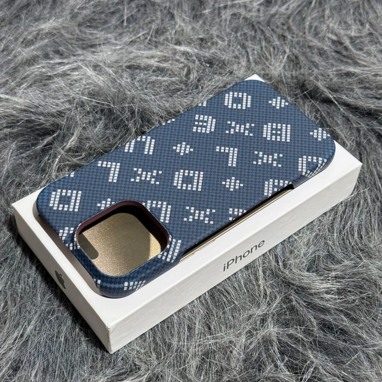 Half-pack Kevlar magnetic thin iPhone case