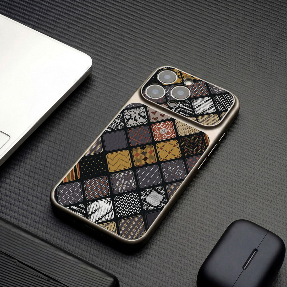 Square and diamond pattern Apple phone case