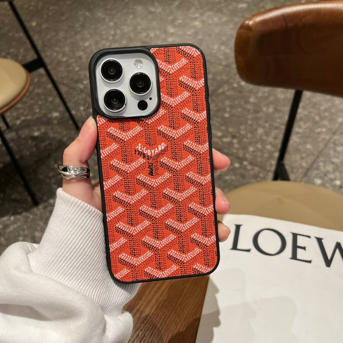 Full-coverage dog tooth Apple phone case