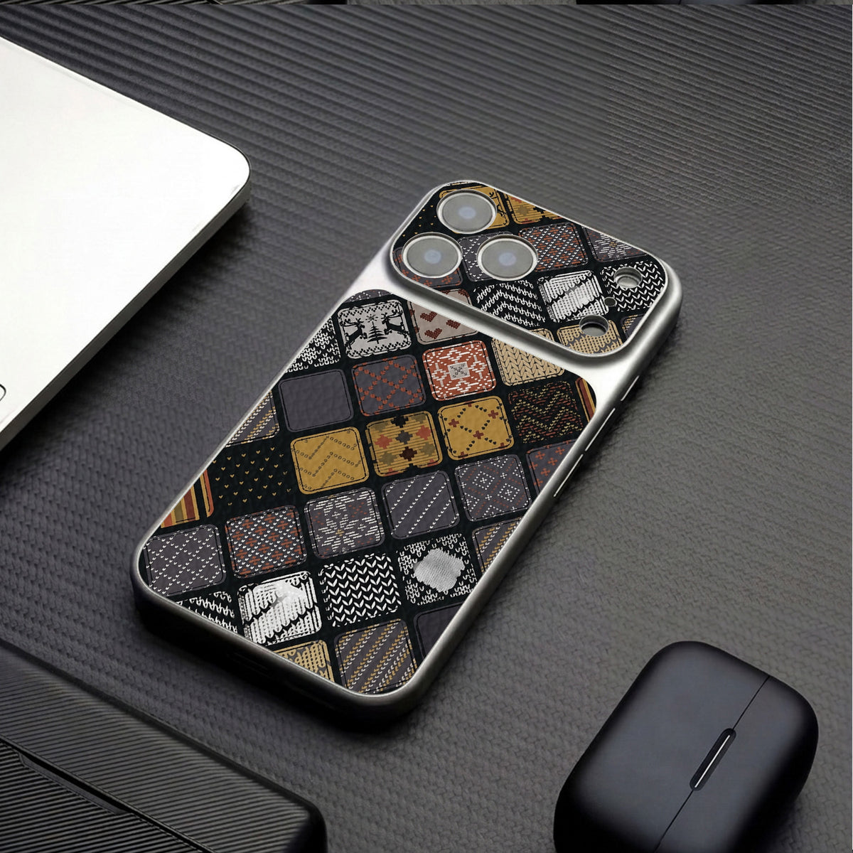 Square and diamond pattern Apple phone case