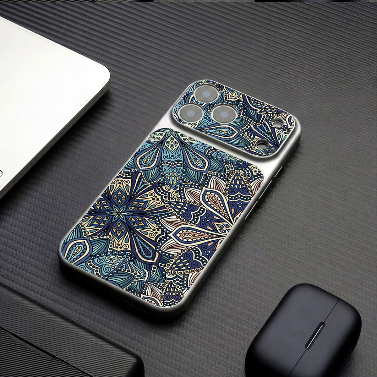 Diamond-patterned Apple phone case