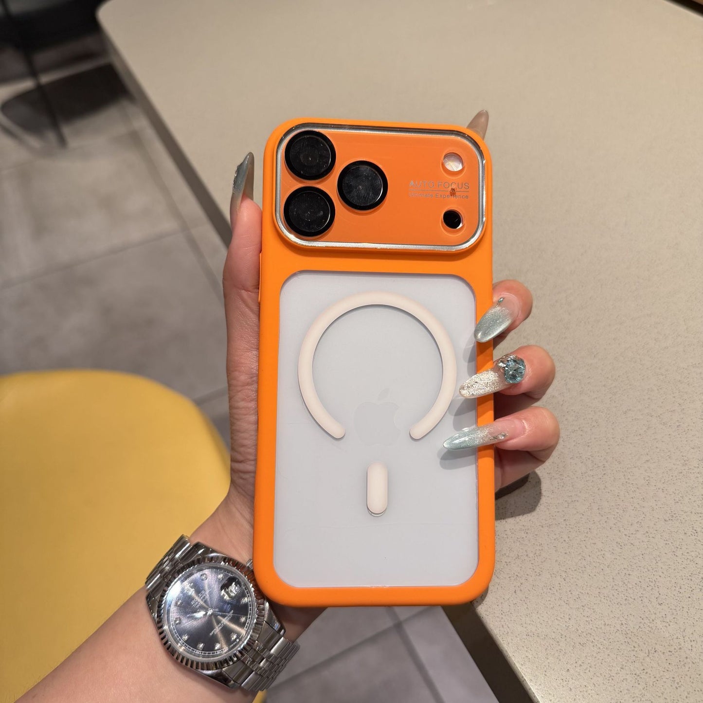 Large-view transparent magnetic Apple phone case