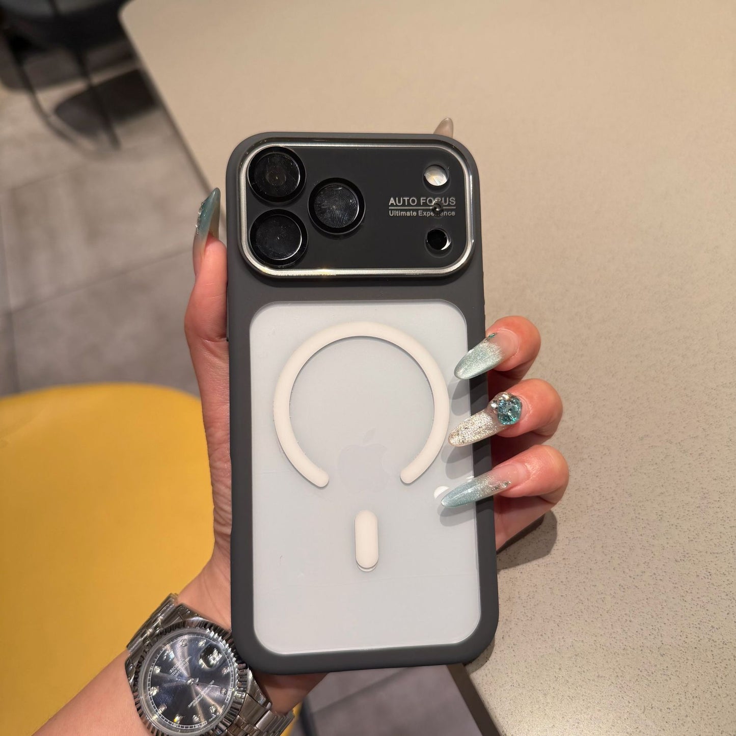 Large-view transparent magnetic Apple phone case