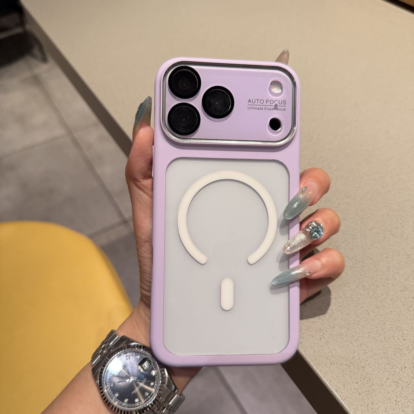 Large-view transparent magnetic Apple phone case