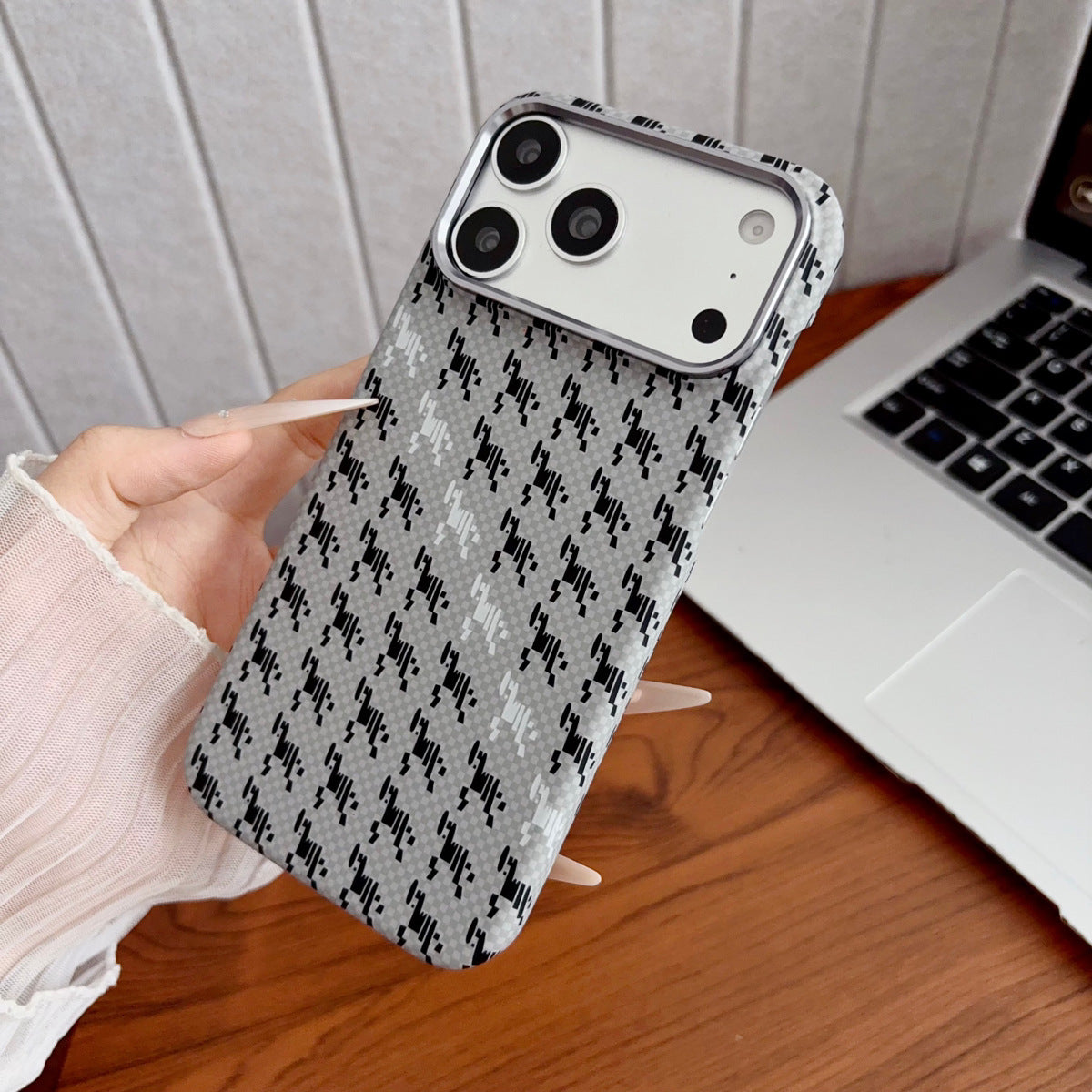 Kevlar carbon fiber semi-enclosed magnetic Apple phone case
