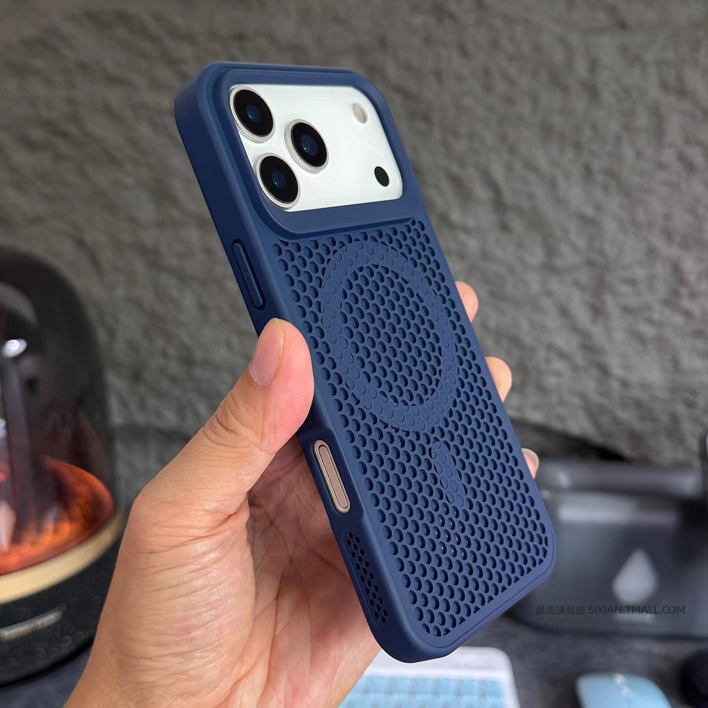 Large-hole honeycomb heat dissipation mesh magnetic Apple phone case